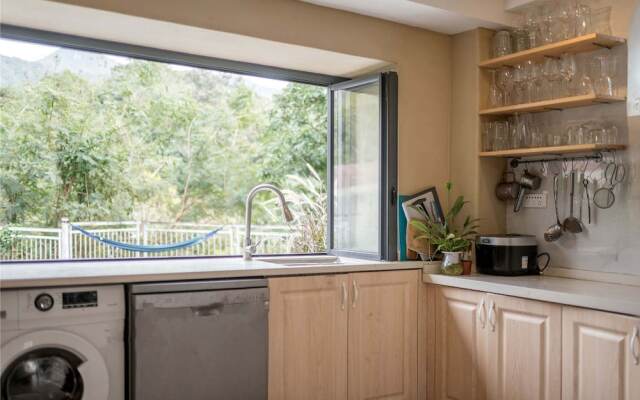 Distant Mountain Guesthouse