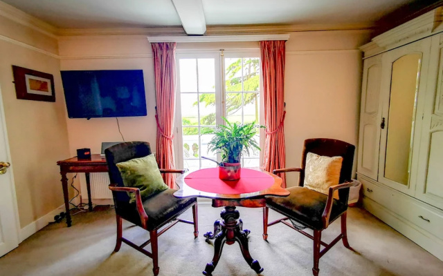Cedar House Boutique B&B