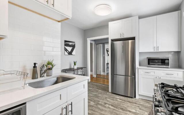 1BR Chicago-style Apartment Close to Everything!