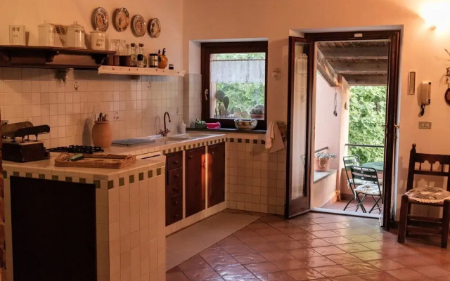 Traditional Villa in Varano With Private Garden