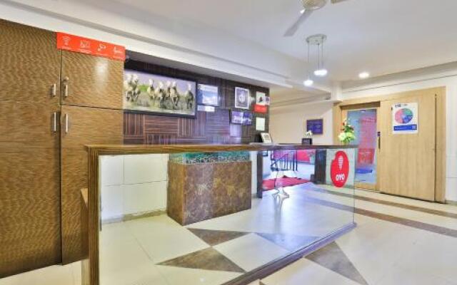 OYO 5122 Hotel Midway Residency