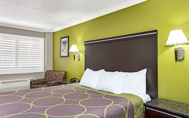 Elev8 Hotel Los Angeles LAX