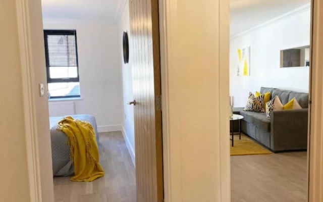 Modern Stylish 2 bedroom 2 Bath Apts.