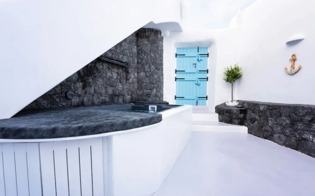 Kalamia Cave House