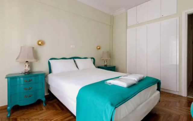 Iphigenia 2 bedroom retro downtown apartment