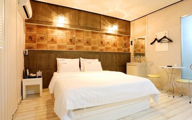 Goodstay Bandi Hotel
