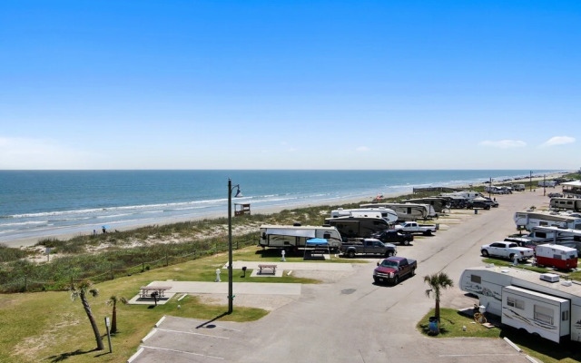 Seascape 1303 Studio Bedroom Condo by RedAwning