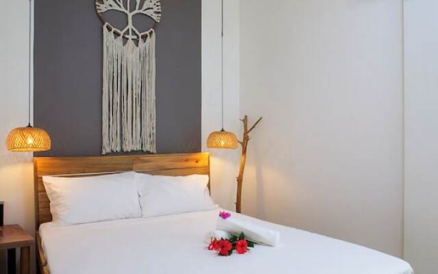 Sip Sunset Hostel and Lounge