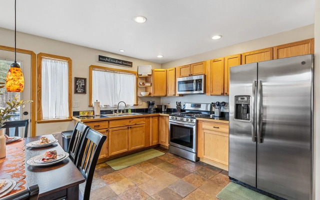 Pawnee Flagstaff 3 Bedroom Home by RedAwning