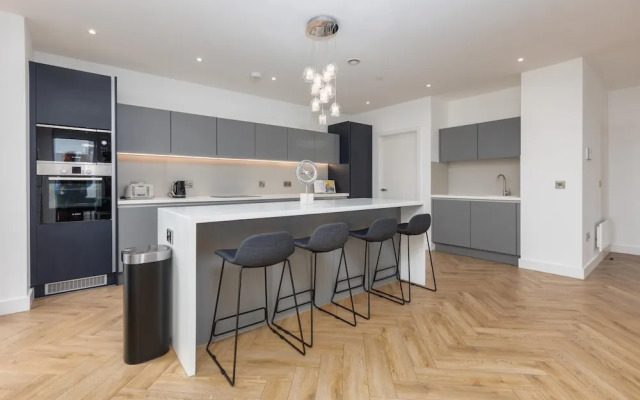 Fabulous City Flat With Views