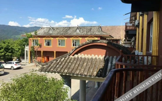Phoenix Hot Spring Holiday Hotel