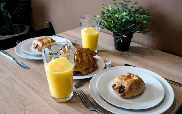 Stylish Modern Apartment - Free Parking - W