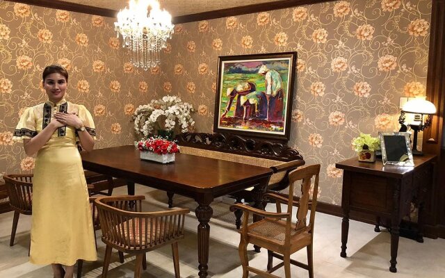 Golden Prince Hotel and Suites