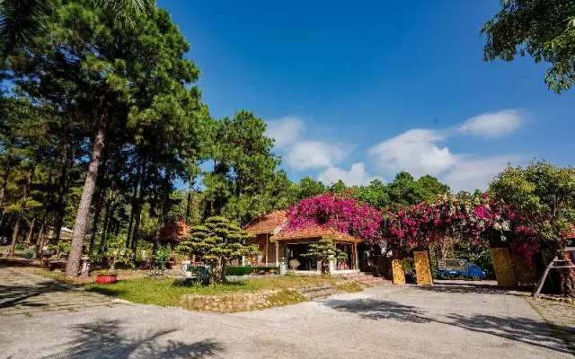 Bai Tu Long Mountain Resort