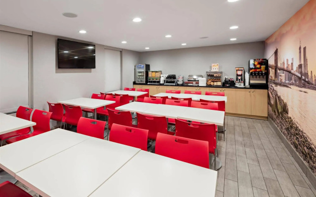 Red Lion Inn and Suites Brooklyn