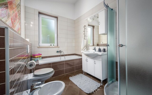 Amazing Home in Labin With Wifi and 2 Bedrooms