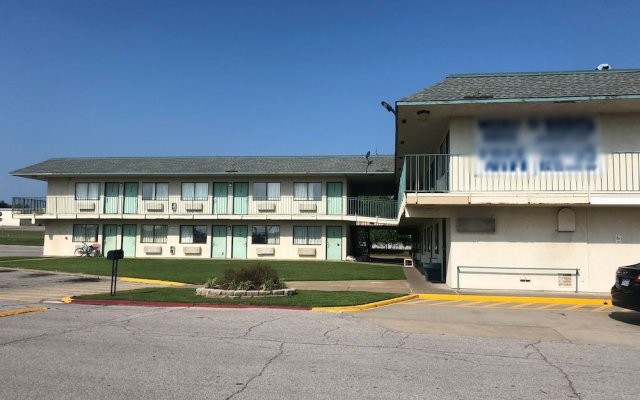 6 Tulsa West Motel