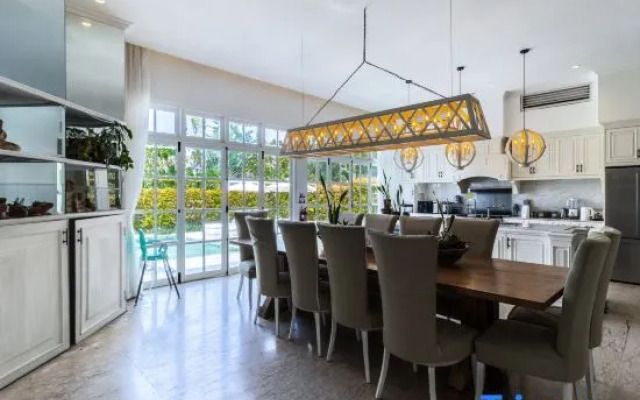 Villa Symphony White by BaliSuperHost
