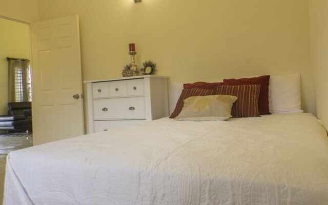 N2N Suites - Ochio Rios Vacation Home