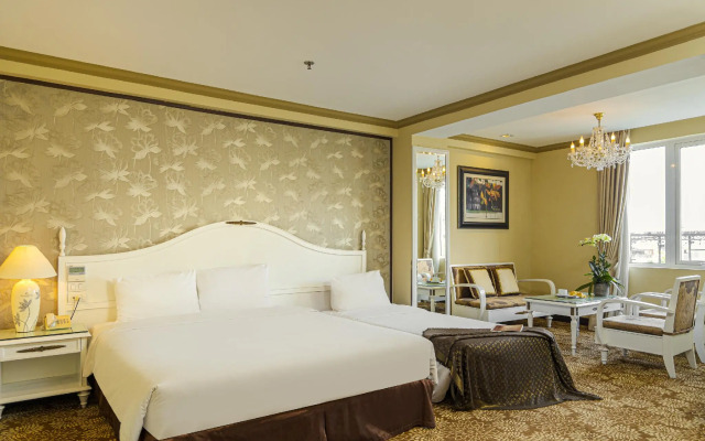 Chalcedony Grand Hotel