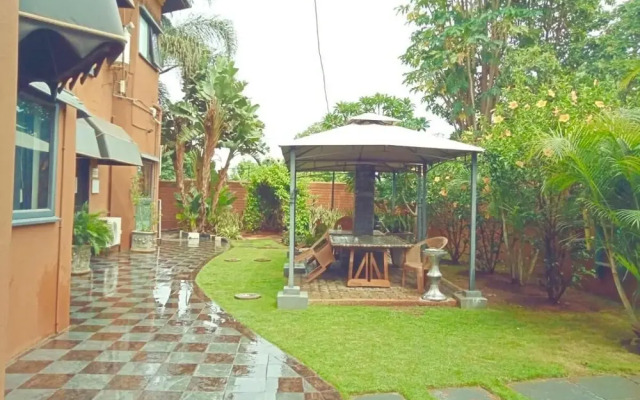 La Belva Court with Swimming Pool
