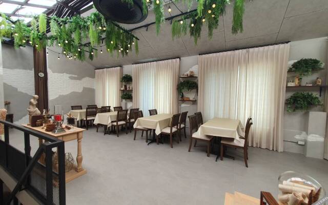 J Place Hotel