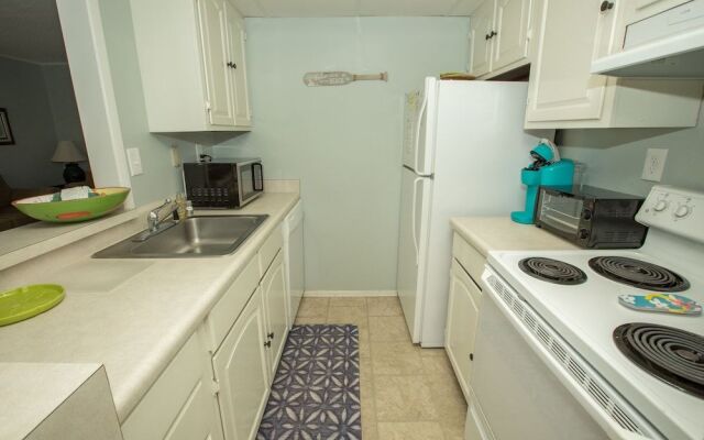 SPC 1034 is a Pet Friendly 1 BR with Free Beach Service for 2! by RedAwning