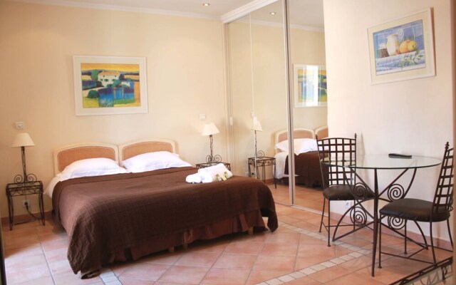 Studio Commandant Andre 33 by Viva Riviera