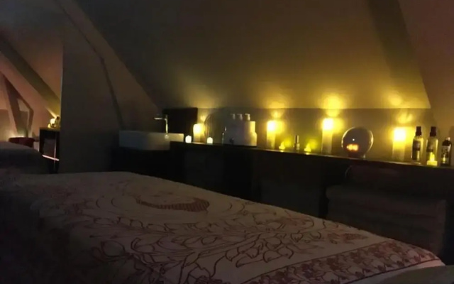 Brit Hotel Privilege Lisieux – La Villa Des Arts