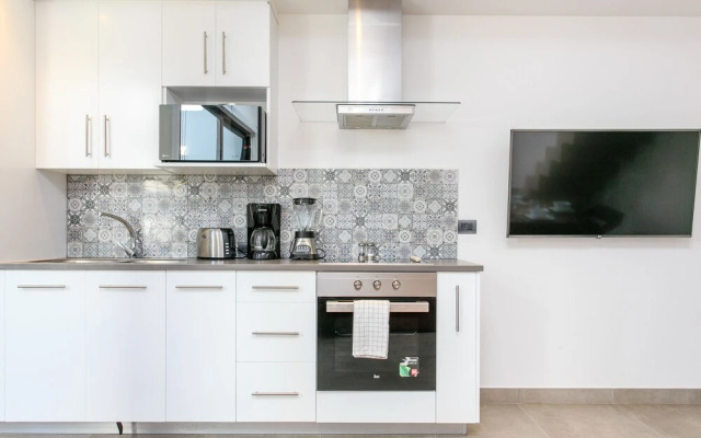 Quinto Sol by Moskito