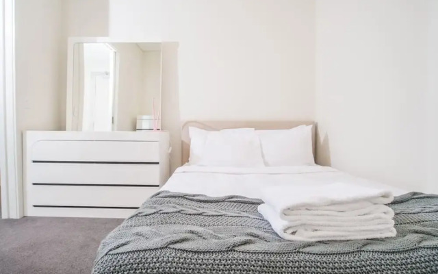 2bed1bath High-end APT at Olympic Parkviews+p