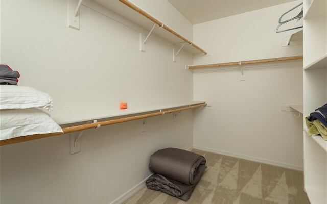 Pinnacle Vista 5 BR by Casago