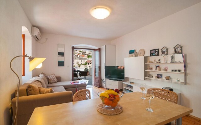 Nice Home in Pucisca With 2 Bedrooms and Wifi