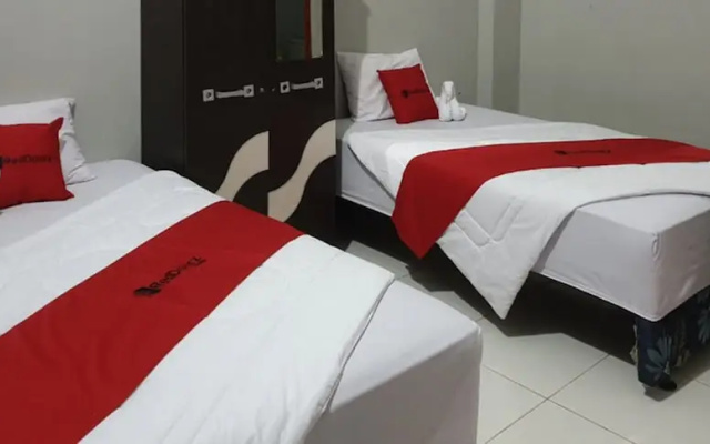 RedDoorz @ Hotel Yaki Mamuju