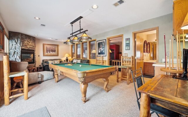 Wildwood Peaks 4 Bedroom Home by RedAwning