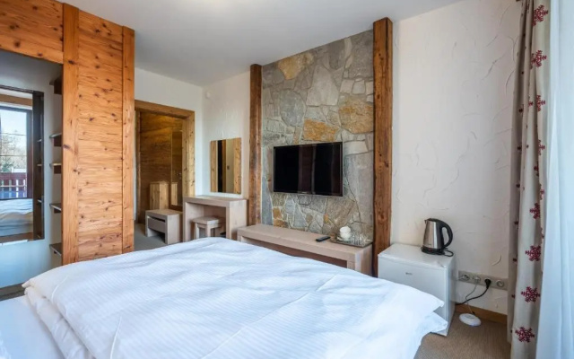 Deluxe Double room with balcony - Photo 3