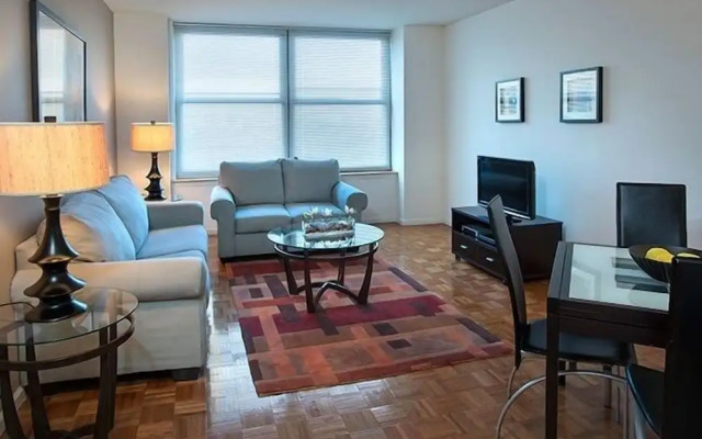 Premier Furnished Apt at Grove Pointe