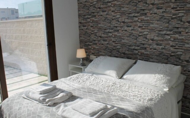 Luxurious Villa sleeps 6 with Private Pool LM1