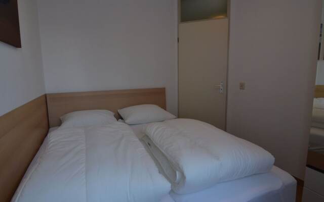 Apartment in Nieuwvliet with Roof Terrace, Garden, Parking