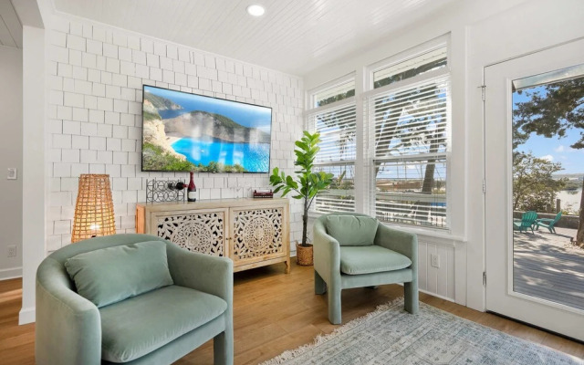 Waterfront Incredible Views Fire pit Renovated