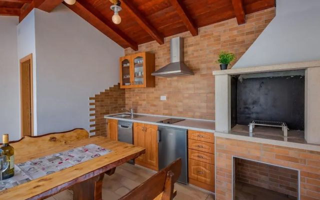 Modern Holiday Home With Pool in Pazin