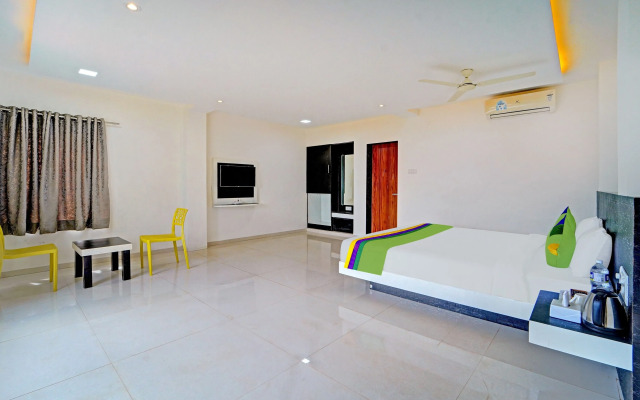 Treebo Kuber Palace With a Swimming Pool