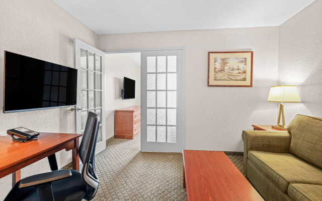 Days Inn & Suites by Wyndham Winkler