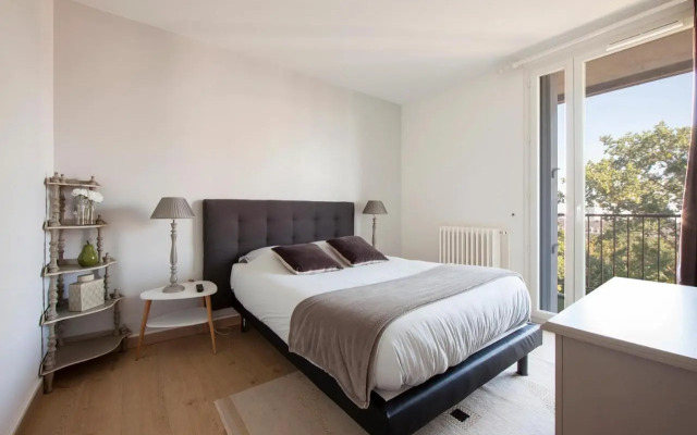 T4 refait à neuf Rennes, 3 ch. parking, 2 balcons.