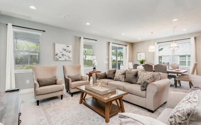 8 Bedroom Vacation Home with Pool 2114