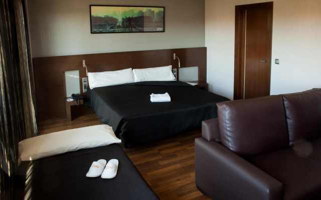 Hotel Tach Madrid Airport