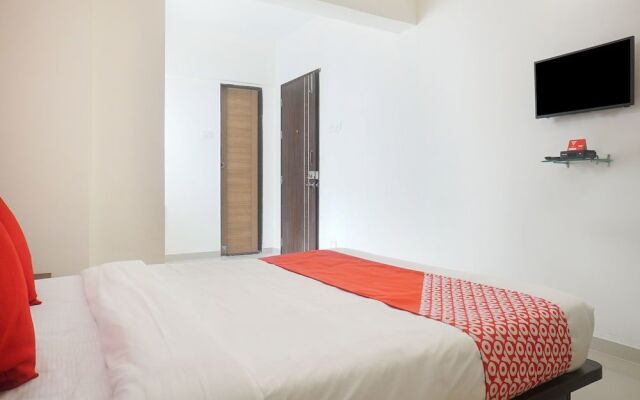 OYO 16570 I Suite