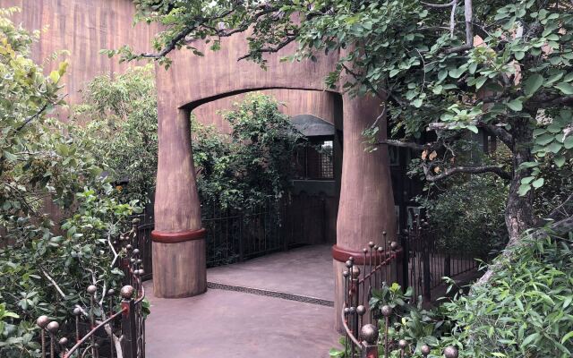 Leopards Rock Bush Boutique