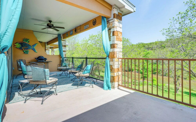 'rio Vista' Condo: Direct Guadalupe River Access!
