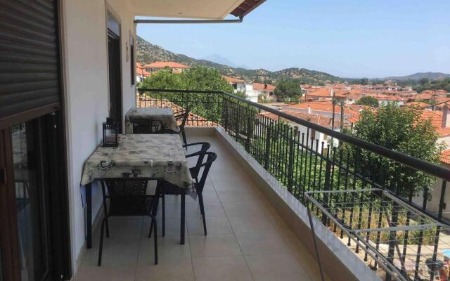 Summer house with the view of Athos